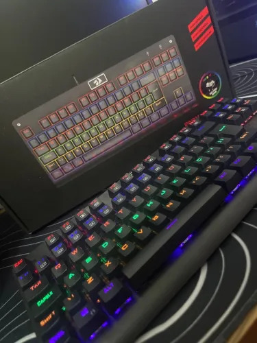 Teclado Redragon Dark Avenger QWERTY Redragon MK2 DIY Brown português Brasil Rainbow