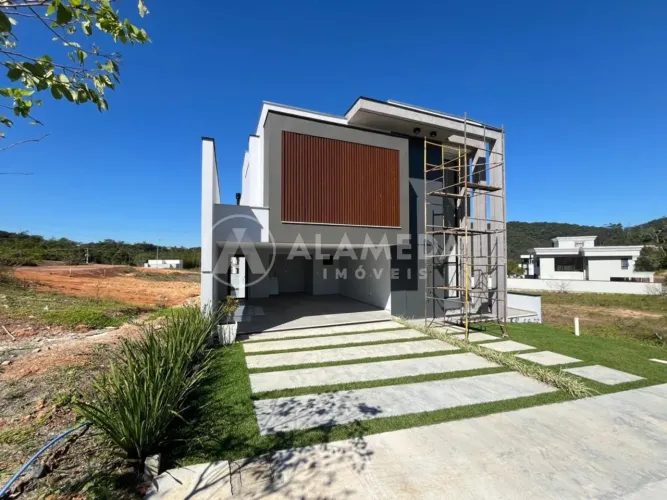 Casa à Venda em Condomínio Fechado no bairro Ponta Aguda em Blumenau!