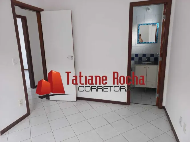 Vendo excelente casa no Condomínio San Diego.