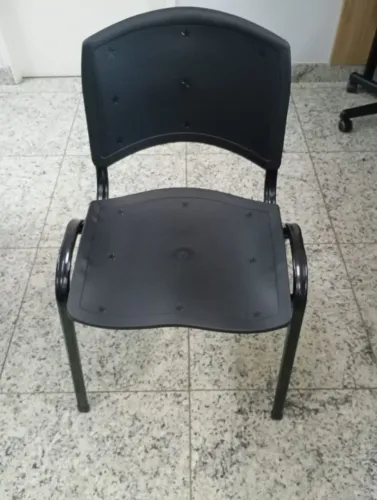 Cadeira de ferro com assento e encosto de plástico (NOVA)