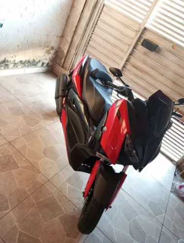 X Max 250 