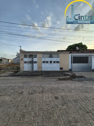 Vendo casa térrea com 3/4 sendo 1 suíte, em Capim Grosso-Ba, 220m². Excelente localização!