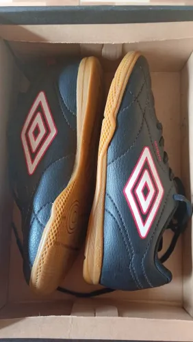 Chuteira society infantil umbro