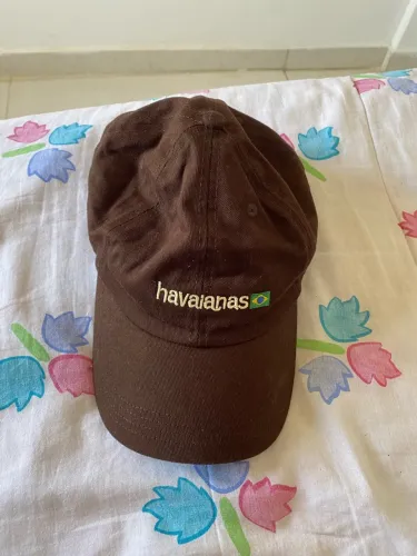 Boné Havaianas marrom