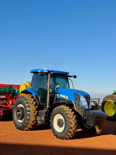 TRATOR AGRÍCOLA
