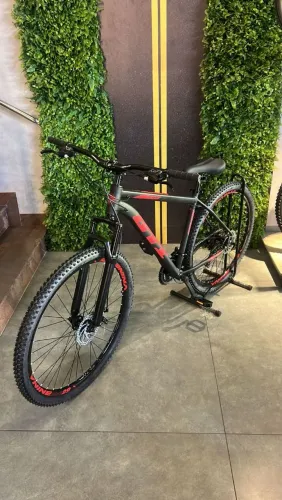 Vendo bike nova, ainda tá com nota fiscal,está sem nem um defeito menos de um mês de uso .