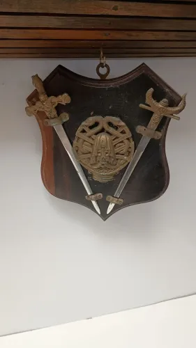 Brasão Decorativo de Parede - 26 x 22 cm