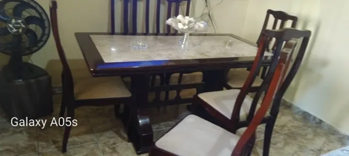 mesa de jantar com 6 cadeira em jacarandá com mármore