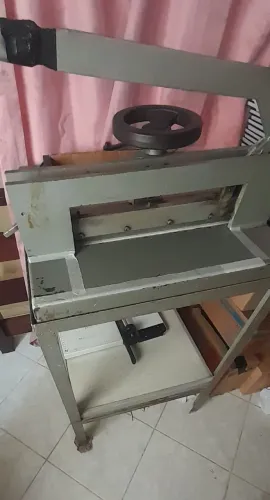 Guilhotina semi industrial