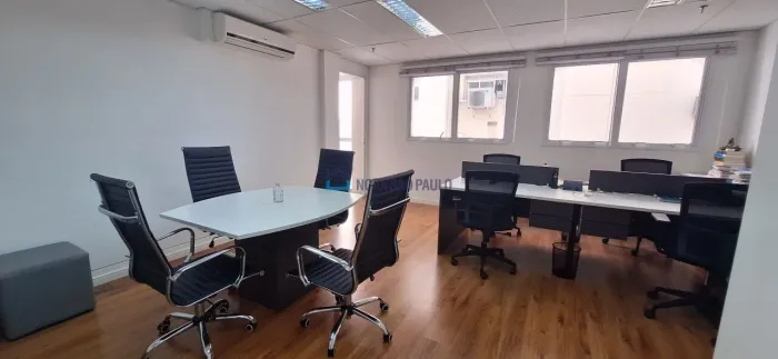 Conjunto Comercial 34m² com Vaga e Sacada - Vila Olímpia