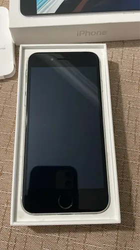 Vende-se iPhone se 2022