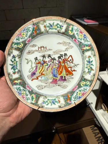 Prato de porcelana chinesa pintado à mão