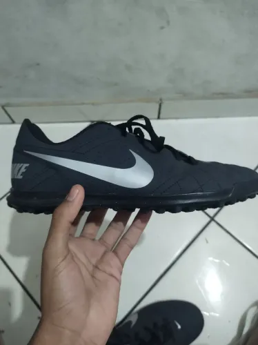 Chuteira society nike nmr 42