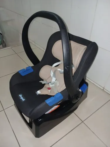 Bebê conforto Burigotto com suporte com pouco uso