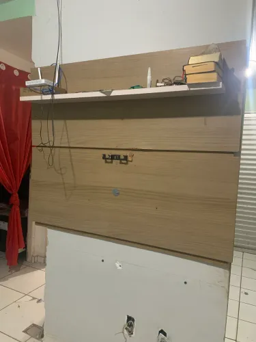 Sofa usado e painel de tv