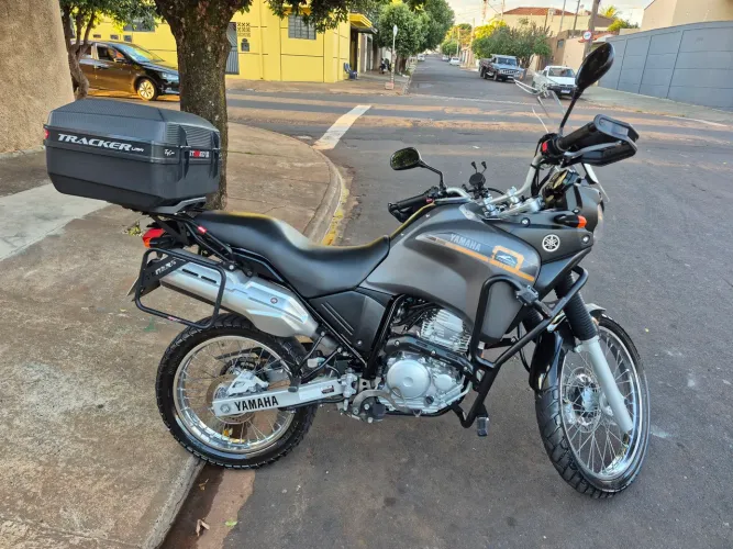 Vendo Tenere 250 2015 bem conservada + vários acessórios