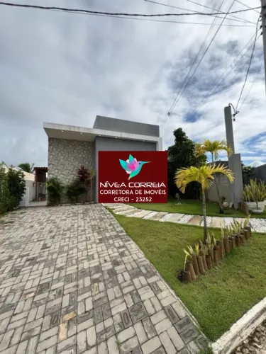 Vendo casa em condomínio, com 300 m² e 03 suítes em Lauro de Freitas.