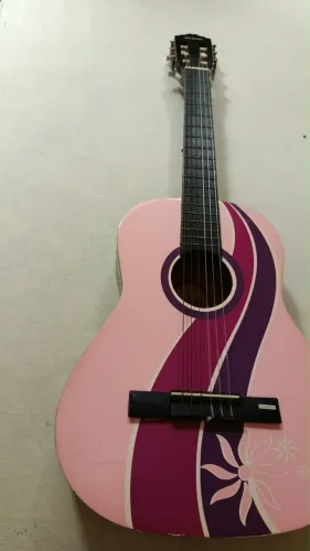 Violão rosa