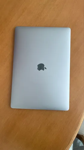 MacBook Pro 15? 2018 | i7 6-Core | 16GB | SSD 512GB | Radeon 4GB