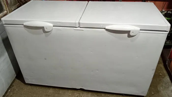 VENDO FREEZER DE DUAS PORTAS FRICON. FACO A ENTREGA