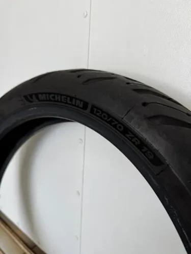 Pneu Dianteiro 120/70 R19 Michelin Road 6