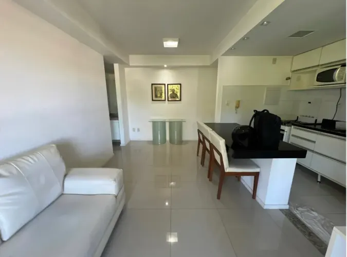Alugo 1/4 no Coração da Barra | Nascente | Mobiliado | Andar alto | Varandão
