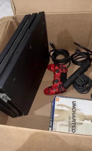 Vende-se PS4 PRO 3TB