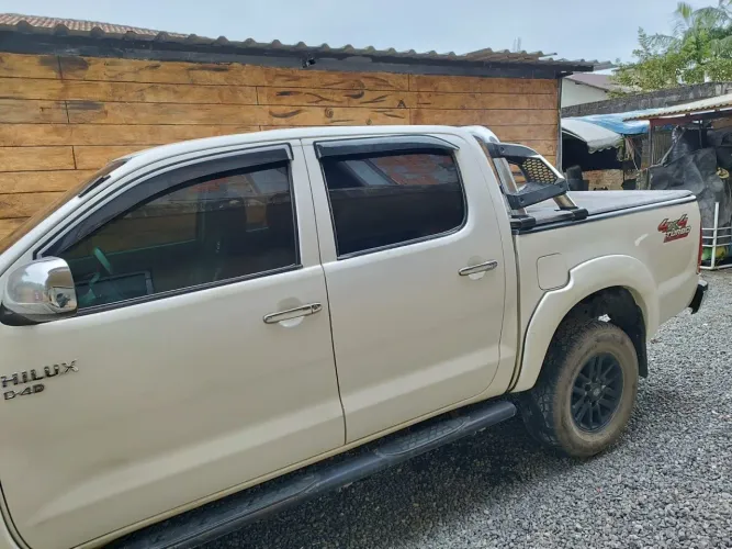 Toyota Hilux CD D4-d 4X4 2.5 16V 102cv TB Dies. 2009