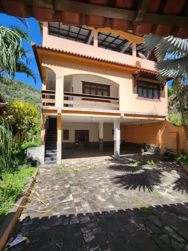 Sobrado com 3 pavimento, 575 m², localizado Campinhos(D.Martins) ES