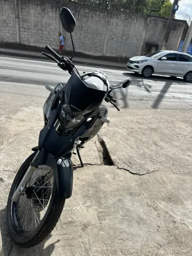XRE moto toda boa