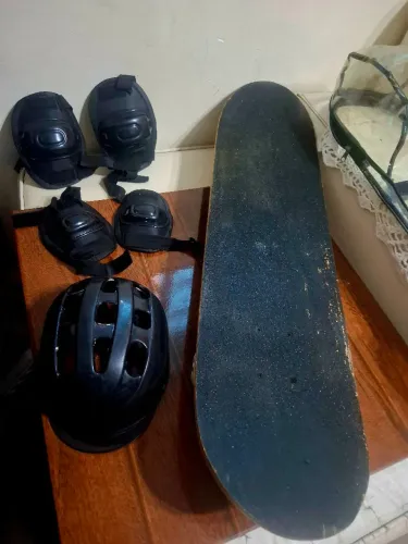 ? VENDO SKATE COMPLETO COM KIT DE PROTEÇÃO ?