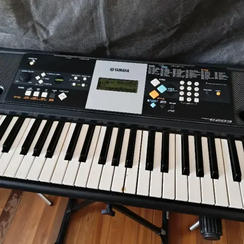 Teclado Yamaha PSR-E223 - 100% Funcionando