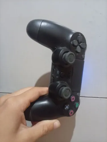 Vendo controle de PS4 todo novo