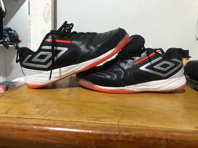 Chuteira Umbro pro5 Bump