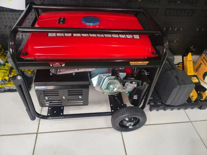 Gerador Toyama 6500 CXR a gasolina.