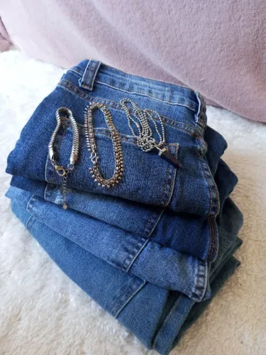 Conjunto 4 Calças Jeans e Acessórios