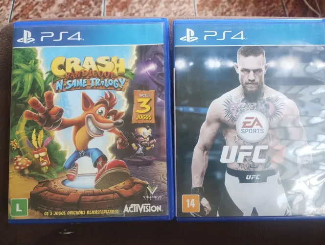 Vendo jogos de PS4 Crash e UFC