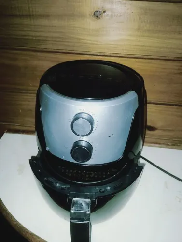 Vendo Air fryer Britânia 4 litros