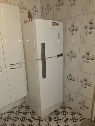 Vendo uma Geladeira com Três Meses de Uso
