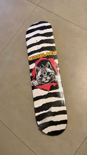 Shape de Skate Black Sheep marfim