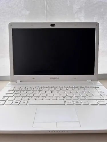 Notebook Samsung Branco Perolado - core i3