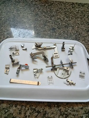 Vendo calcadores de máquina domésticas e industrial.100 reais
