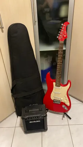 Guitarra Eagle STS 002 + Amplificador Meteoro MG10