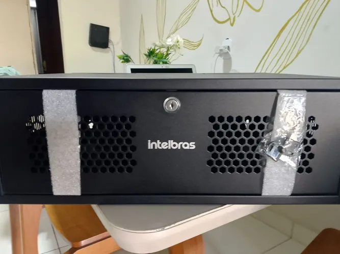 mini Rack montado da Intelbras, novo na caixa.