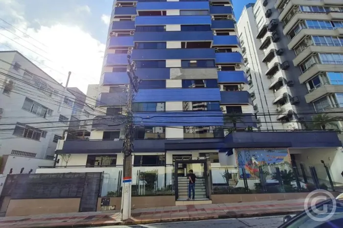 Apartamento espaçoso no Centro de Florianópolis, ideal para famílias