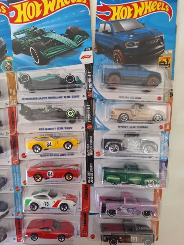 Hot wheels - Lote com 20 miniaturas