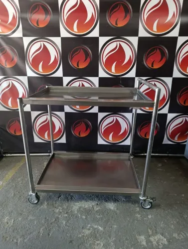 Carrinho todo no aço inox 304 em ótimo estado rodízio pra facilitar a locomoção