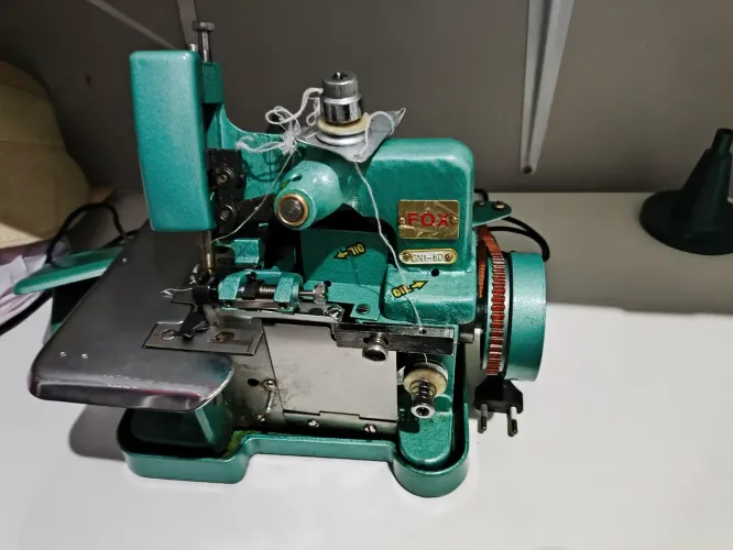Máquina de costura semi industrial Overloque