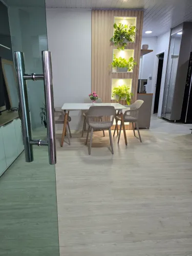 Casa semimobiliada em residencial no P10