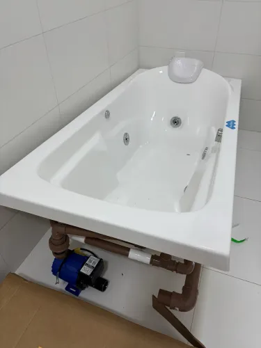 Banheira de hidromassagem com aquecimento elétrico (nova, nunca instalada)